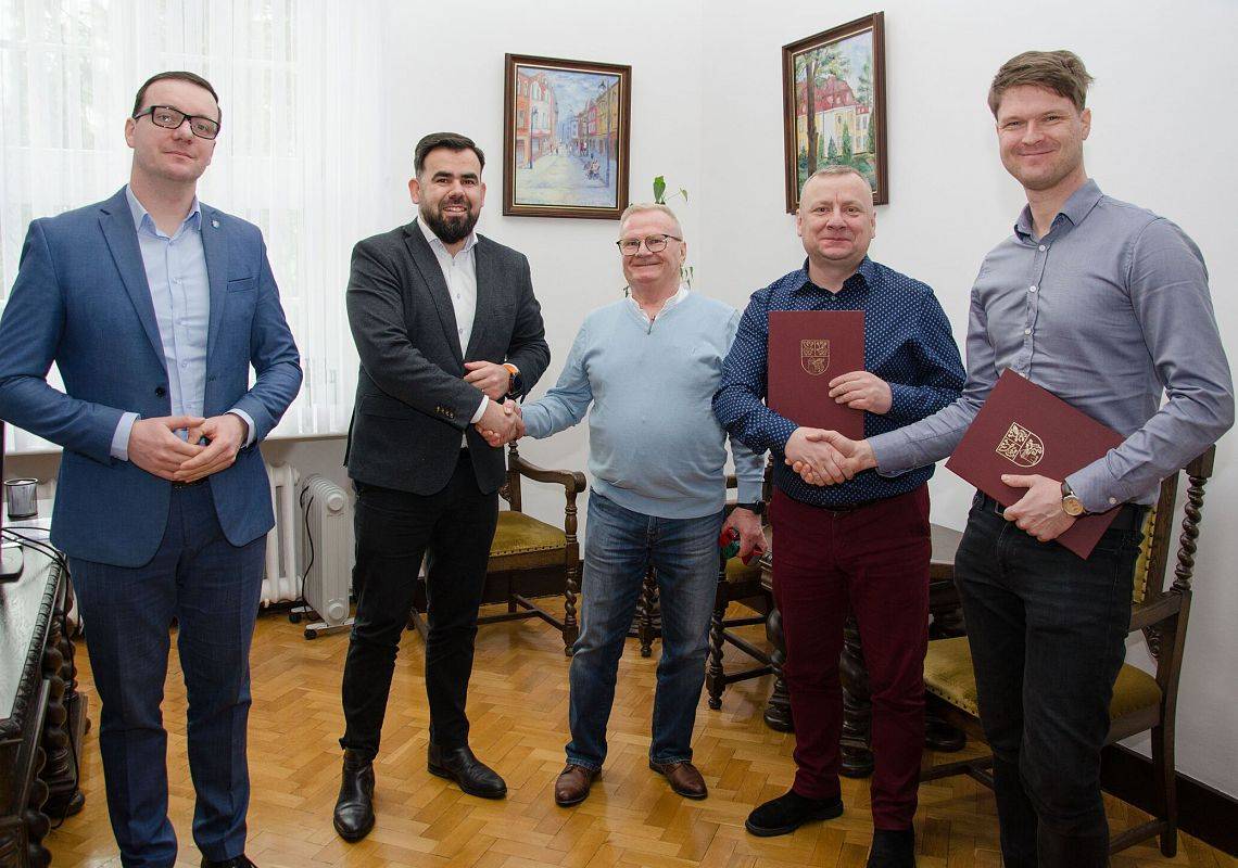 Podpisanie umowy na realizację