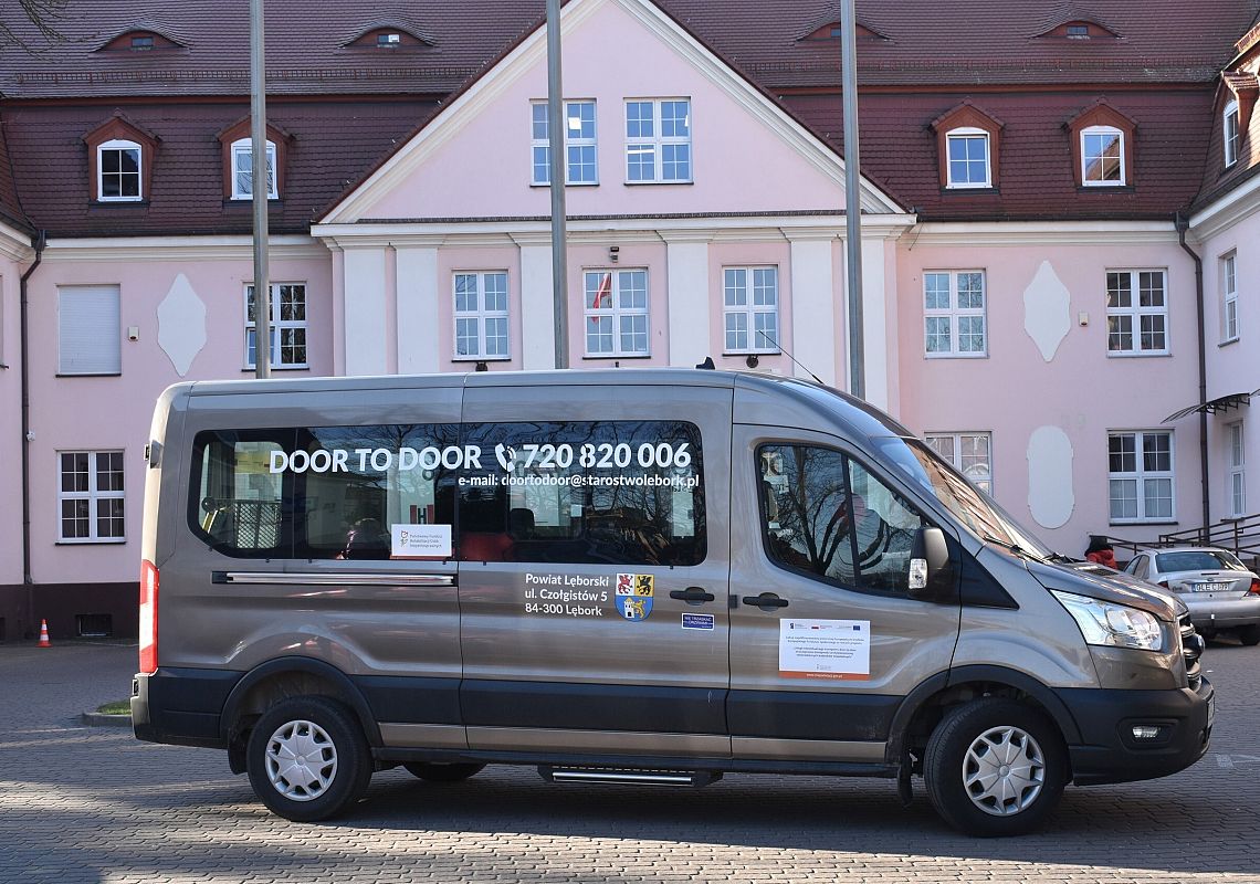 Samochód usługi door-to-door