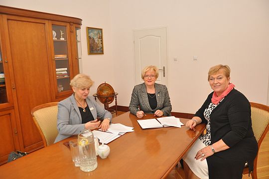 Podpisanie umowy na zakup