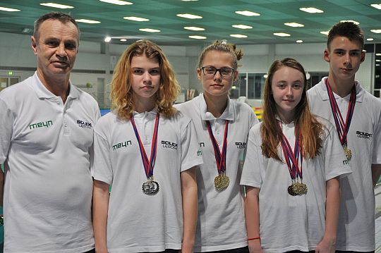 18 MEDALI PŁYWAKÓW UKS 1 MEYN