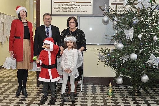 Młodzież, światełko pokoju i