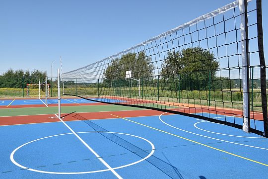 Boisko przy PCE na 2 miesiące