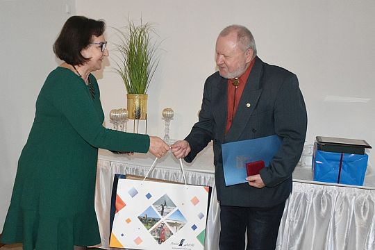 Starosta z wędkarzami