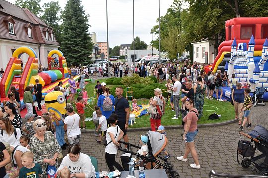 Kino letnie na dziedzińcu