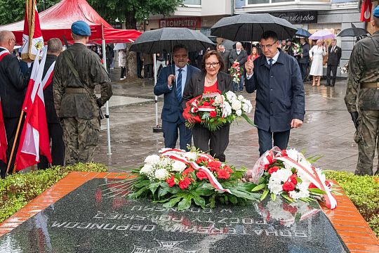 Mieszkańcy powiatu w hołdzie