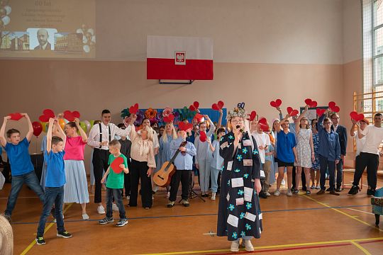 60 lat wsparcia, troski i