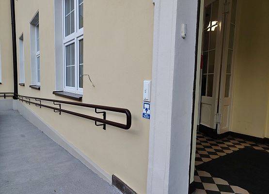 Przebudowany podjazd dla