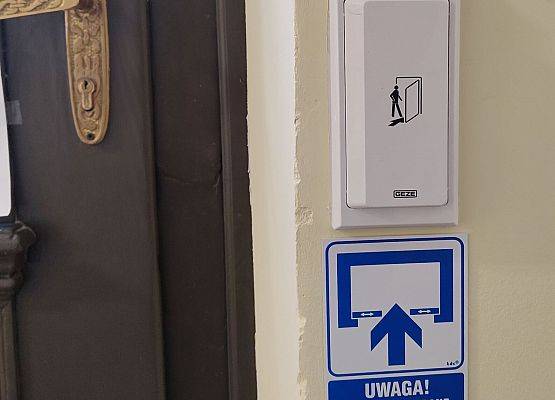 Włącznik automatycznych drzwi