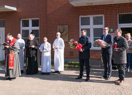 Uroczystości pod tablicą