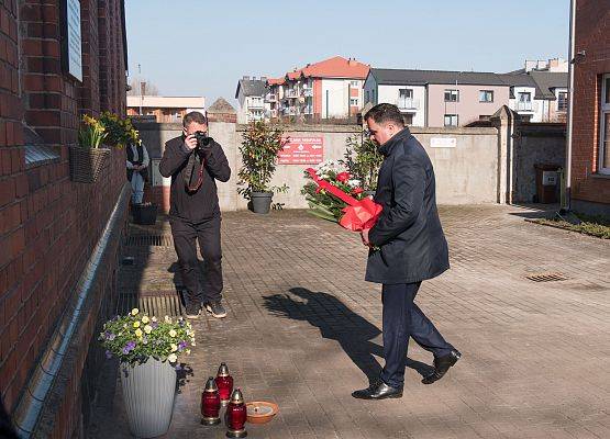 Uroczystości pod tablicą