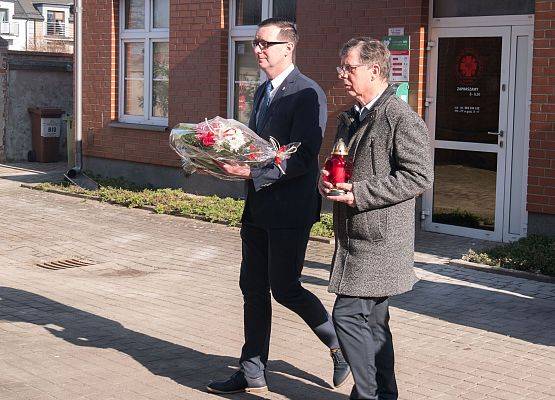 Uroczystości pod tablicą