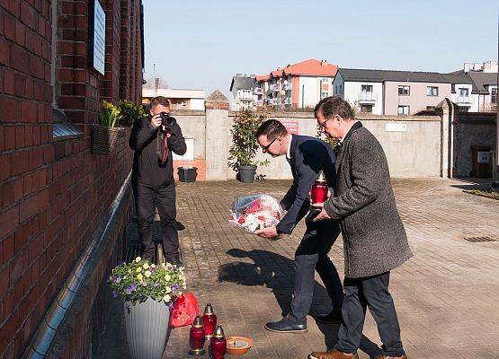 Uroczystości pod tablicą