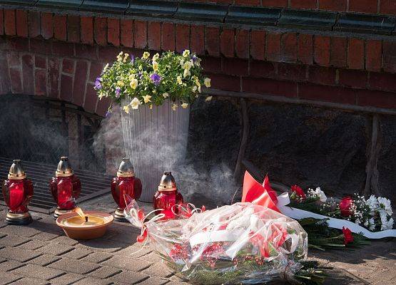 Uroczystości pod tablicą