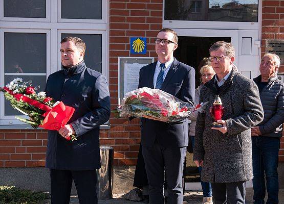 Uroczystości pod tablicą