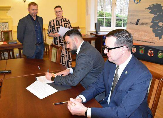 Powiat wspiera społecznie