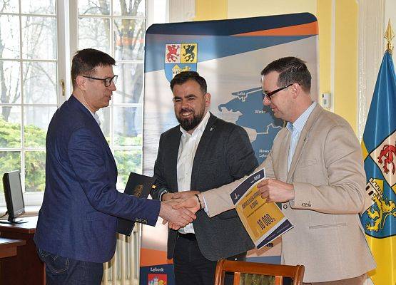 Umowy grantowe dla NGO