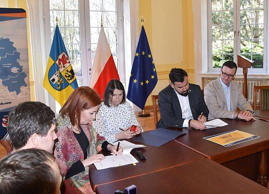 Umowy grantowe dla NGO