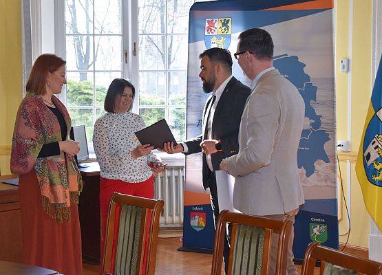 Umowy grantowe dla NGO