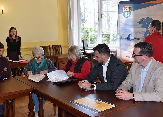 Umowy grantowe dla NGO