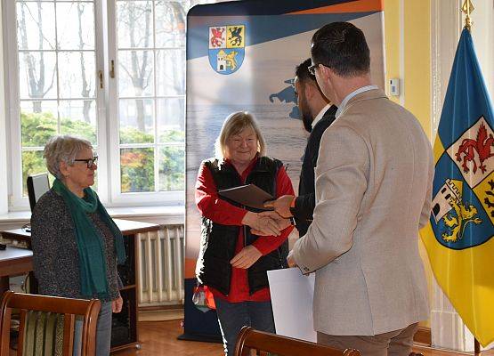 Umowy grantowe dla NGO