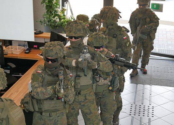 Ćwiczenie - Atak dywersyjny w