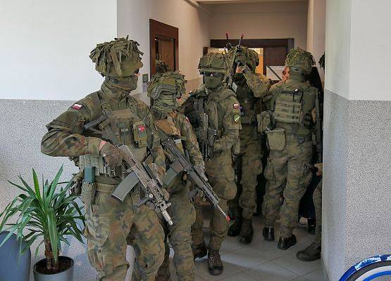 Ćwiczenie - Atak dywersyjny w