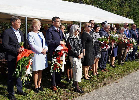 „Z drugiej strony drogi” –