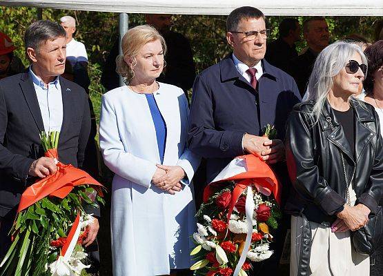 „Z drugiej strony drogi” –