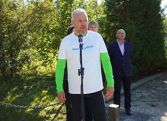 „Z drugiej strony drogi” –