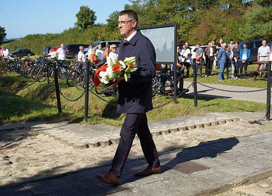 „Z drugiej strony drogi” –