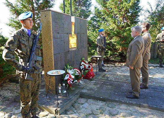 „Z drugiej strony drogi” –