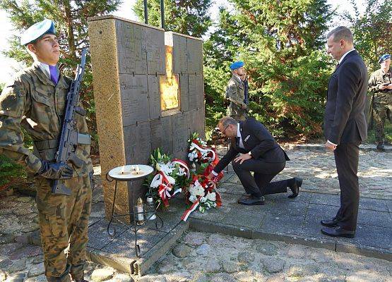 „Z drugiej strony drogi” –