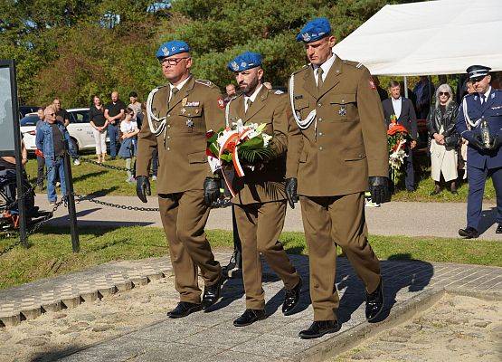 „Z drugiej strony drogi” –