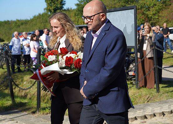 „Z drugiej strony drogi” –