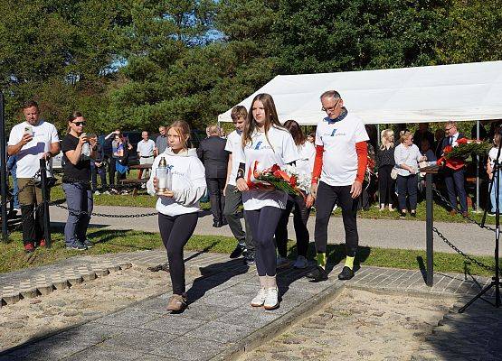 „Z drugiej strony drogi” –