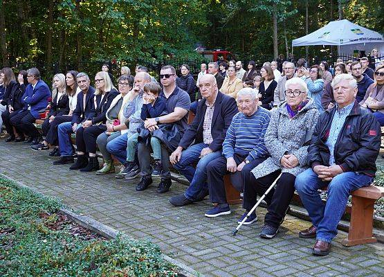„Z drugiej strony drogi” –