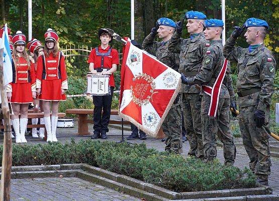 „Z drugiej strony drogi” –