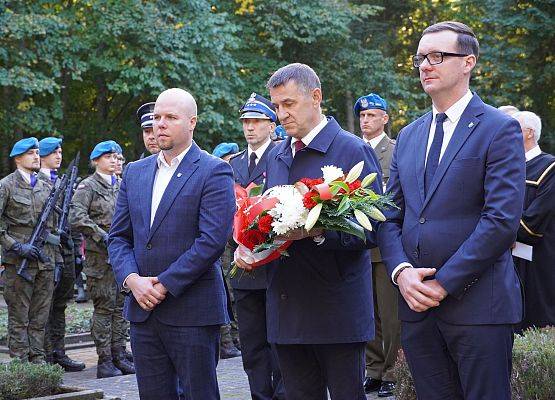 „Z drugiej strony drogi” –