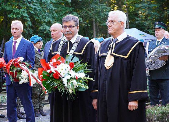 „Z drugiej strony drogi” –