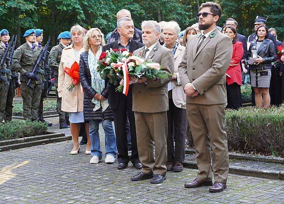 „Z drugiej strony drogi” –