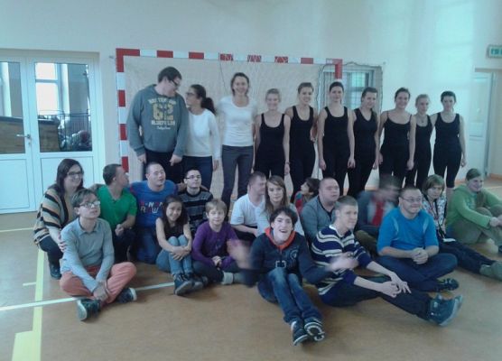 Pokaz aerobiku uczestników