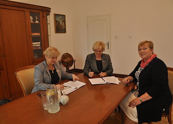 Podpisanie umowy na zakup