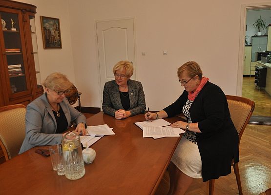 Podpisanie umowy na zakup