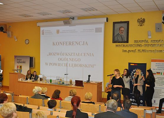 Eksperymentalna i widowiskowa