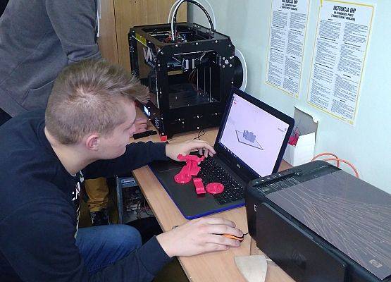 Nowoczesny sprzęt i pomoce