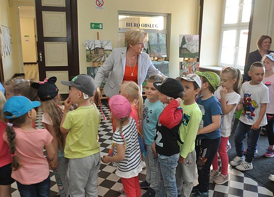 Przedszkolaki u starosty