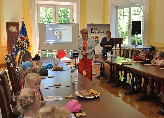Przedszkolaki u starosty