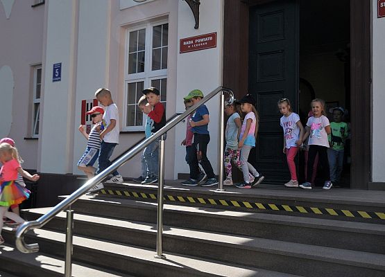 Przedszkolaki u starosty