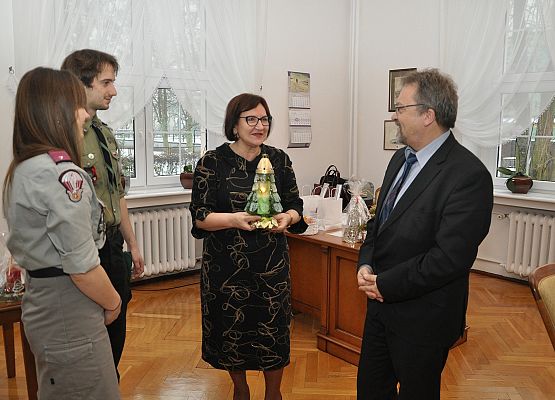 Młodzież, światełko pokoju i