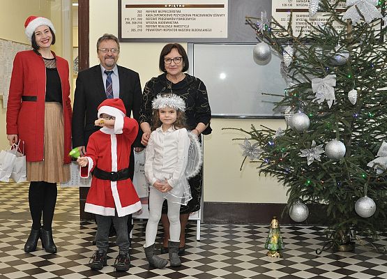 Młodzież, światełko pokoju i